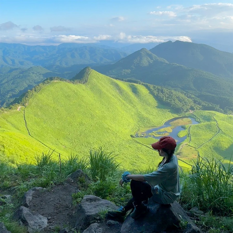 Nó thích đi leo núi